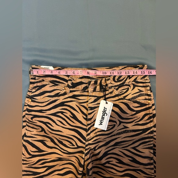 Wrangler Women's High Rise Wild West Purr Print Straight Jeans  size 30x28 - Picture 6 of 12